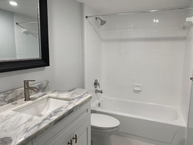 1520 WHITEHALL Drive 202, Davie, FL 33324