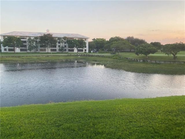 1520 WHITEHALL Drive 202, Davie, FL 33324