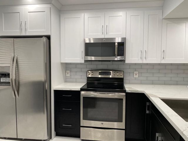 1520 WHITEHALL Drive 202, Davie, FL 33324