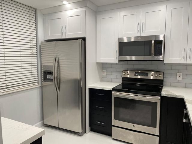 1520 WHITEHALL Drive 202, Davie, FL 33324