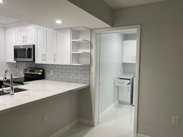 1520 WHITEHALL Drive 202, Davie, FL 33324