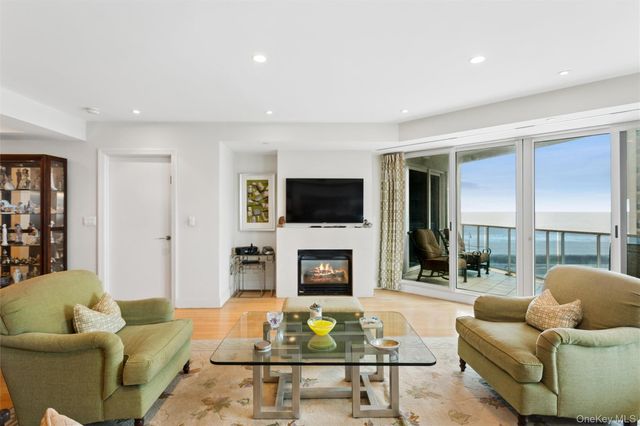 403 E Boardwalk 502, Long Beach, NY 11561