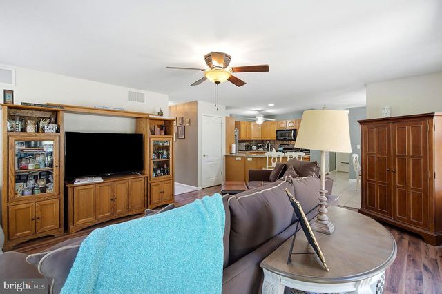 58 NAUTILUS DR, Barnegat, NJ 08005