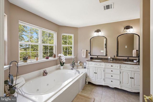 58 NAUTILUS DR, Barnegat, NJ 08005