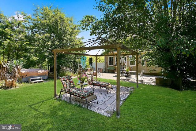 58 NAUTILUS DR, Barnegat, NJ 08005