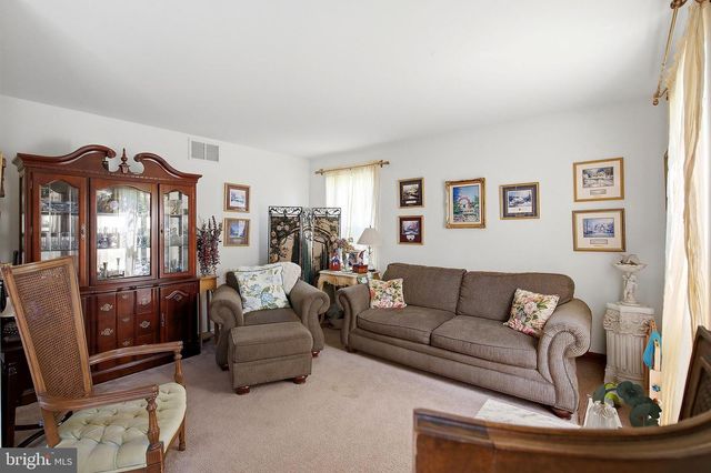 58 NAUTILUS DR, Barnegat, NJ 08005