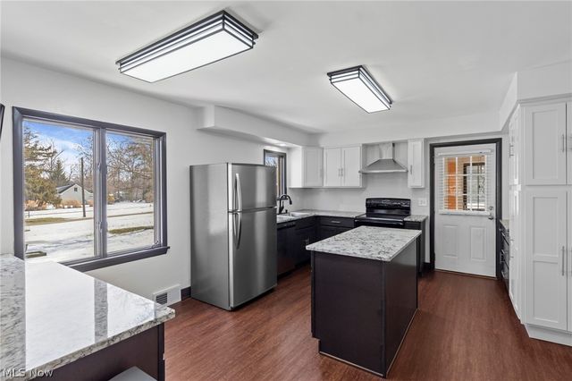 6312 E Pleasant Valley Road, Independence, OH 44131