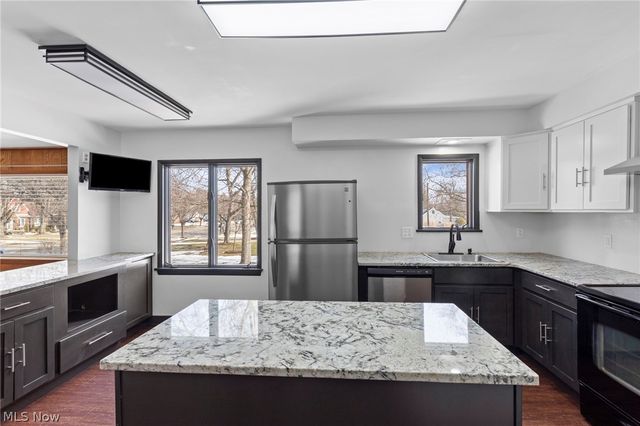 6312 E Pleasant Valley Road, Independence, OH 44131