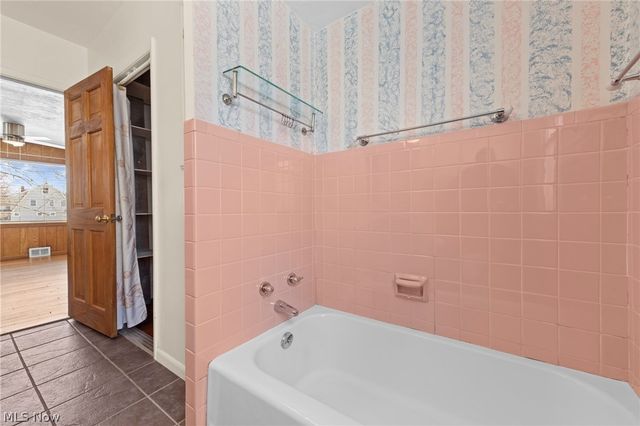 6312 E Pleasant Valley Road, Independence, OH 44131