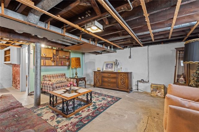 6312 E Pleasant Valley Road, Independence, OH 44131