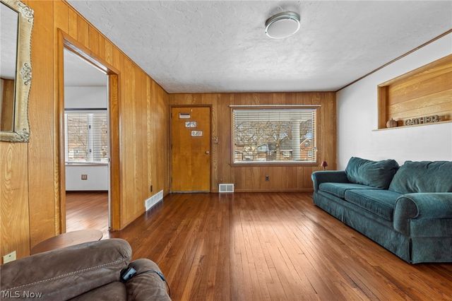 6312 E Pleasant Valley Road, Independence, OH 44131