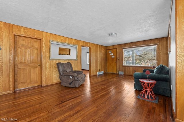 6312 E Pleasant Valley Road, Independence, OH 44131