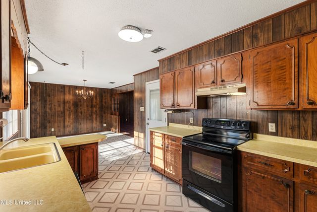 112 Marshall Place, Hattiesburg, MS 39402