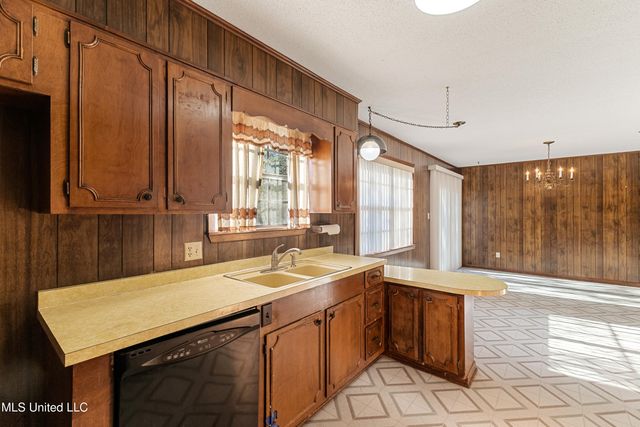 112 Marshall Place, Hattiesburg, MS 39402