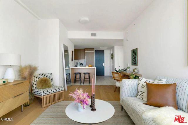 889 Francisco Street 1702, Los Angeles, CA 90017