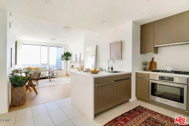 889 Francisco Street 1702, Los Angeles, CA 90017