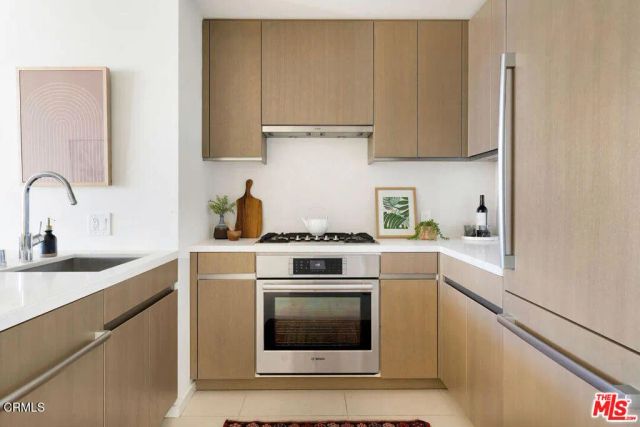 889 Francisco Street 1702, Los Angeles, CA 90017