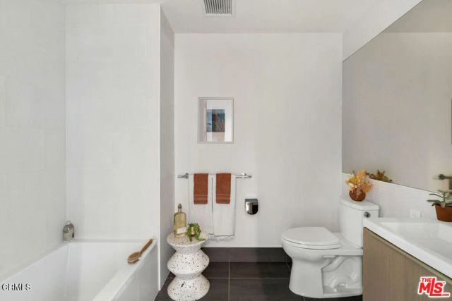 889 Francisco Street 1702, Los Angeles, CA 90017