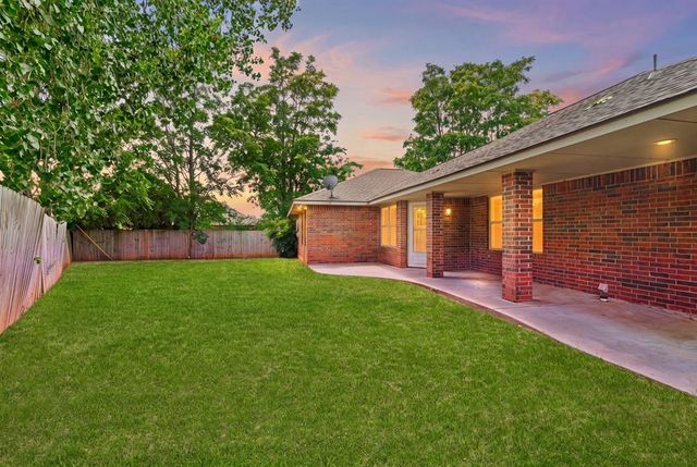 720 NW 8th Street, Moore, OK 73160