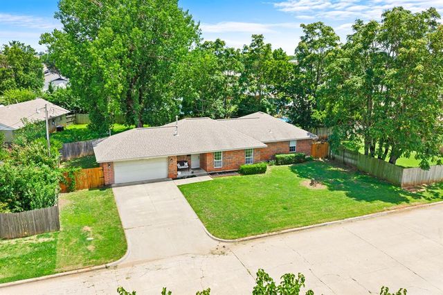 720 NW 8th Street, Moore, OK 73160