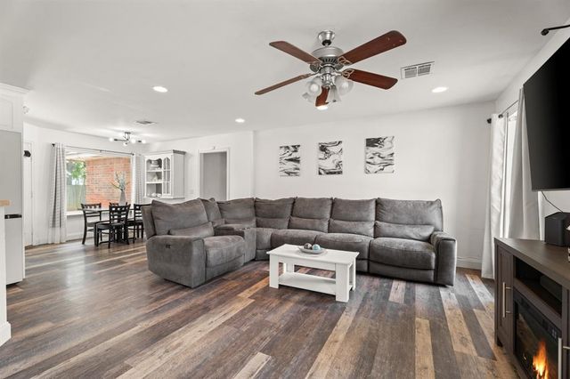 720 NW 8th Street, Moore, OK 73160