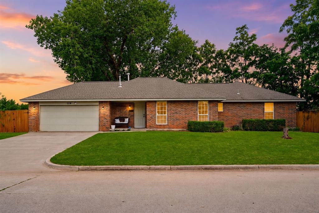 720 NW 8th Street, Moore, OK 73160