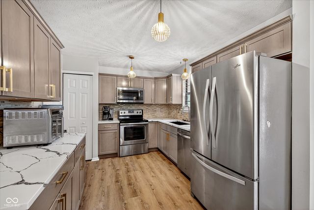 6461 Hunters Green Court, Indianapolis, IN 46278