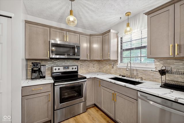 6461 Hunters Green Court, Indianapolis, IN 46278