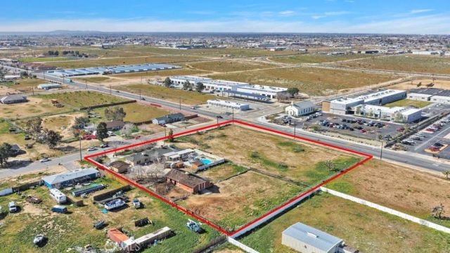 17598 Linden, Hesperia, CA 92345