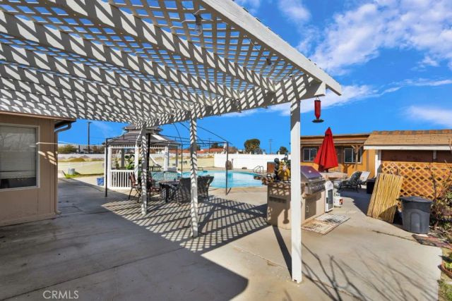 17598 Linden, Hesperia, CA 92345