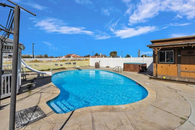 17598 Linden, Hesperia, CA 92345