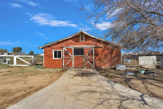 17598 Linden, Hesperia, CA 92345