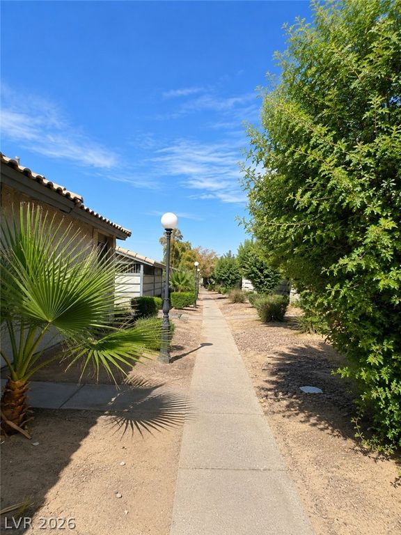 215 North Lamb Boulevard E, Las Vegas, NV 89110 — photo 3
