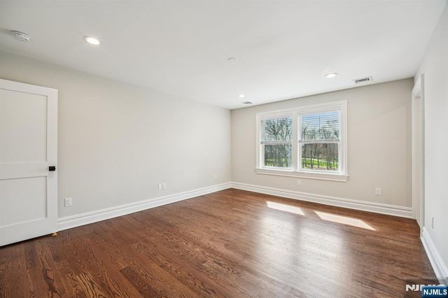 79 Ryerson Avenue, Oakland, NJ 07436