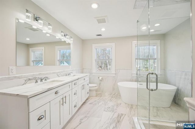 79 Ryerson Avenue, Oakland, NJ 07436