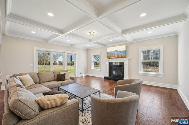 79 Ryerson Avenue, Oakland, NJ 07436