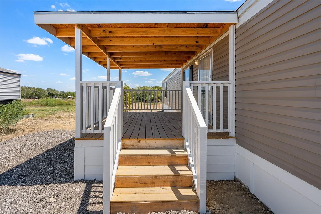 121 Sunflower RD, Dale, TX 78616