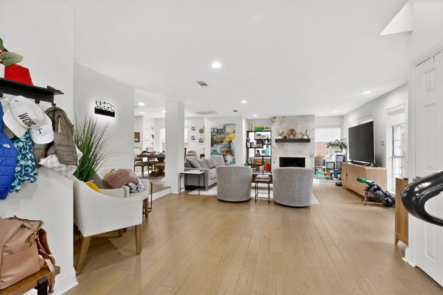 6130 Lakeshore Drive, Dallas, TX 75214