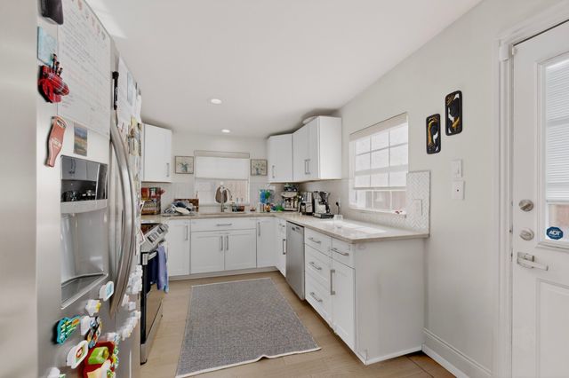 6130 Lakeshore Drive, Dallas, TX 75214