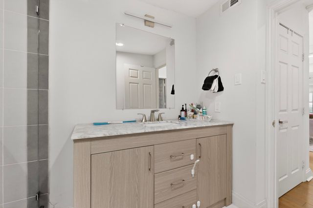 6130 Lakeshore Drive, Dallas, TX 75214