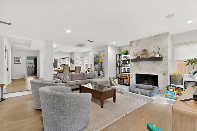 6130 Lakeshore Drive, Dallas, TX 75214