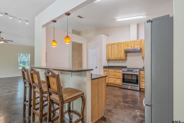 22253 County Road 422, Lindale, TX 75771