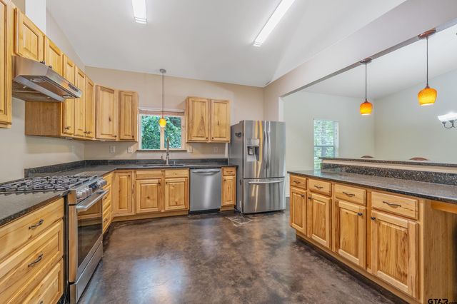 22253 County Road 422, Lindale, TX 75771