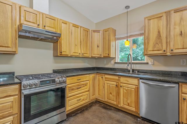 22253 County Road 422, Lindale, TX 75771