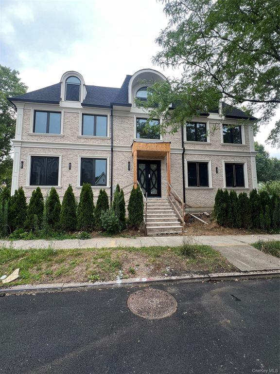 8507 Abingdon Road, Kew Gardens, NY 11415 — photo 3