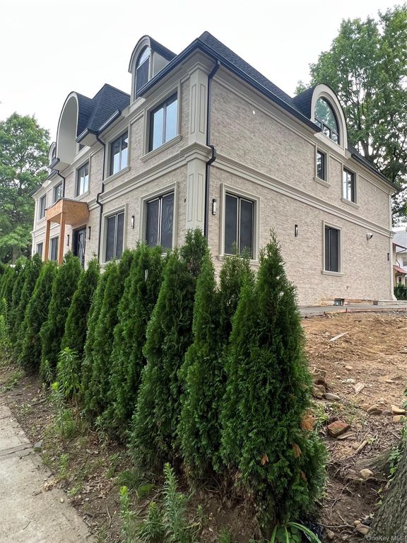 8507 Abingdon Road, Kew Gardens, NY 11415 — photo 4