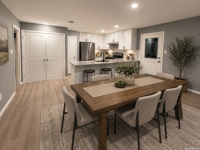 7010 SOLAR RDG, San Antonio, TX 78252