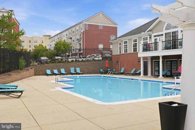 5610 CAPITAL GATEWAY DR, Suitland, MD 20746