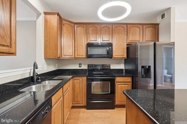 5610 CAPITAL GATEWAY DR, Suitland, MD 20746