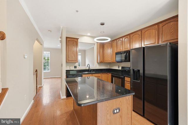 5610 CAPITAL GATEWAY DR, Suitland, MD 20746